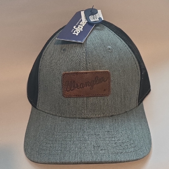 🆕️ Wrangler Hat - Gray and Black Trucker Hat NWT - Picture 1 of 5